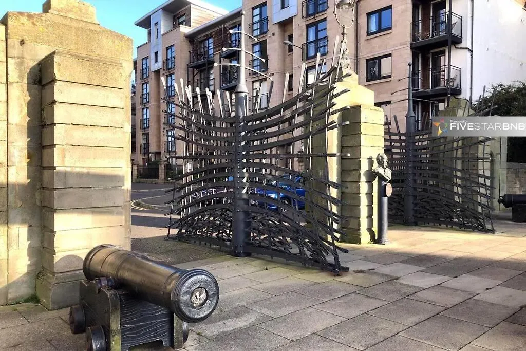 Waterfront Living In Leith With Free Parking! Lejlighed Edinburgh